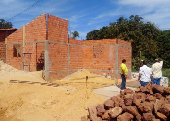 Segue em ritmo acelerado a reconstrução de casas no Parque Rodoviário